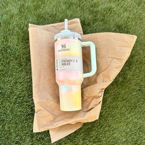 Stanley The Clean Slate Flowstate
Quencher 40 oz Tumbler
Warm Serene Brushstroke